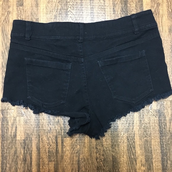 BLACK SHORTS - Picture 2 of 2